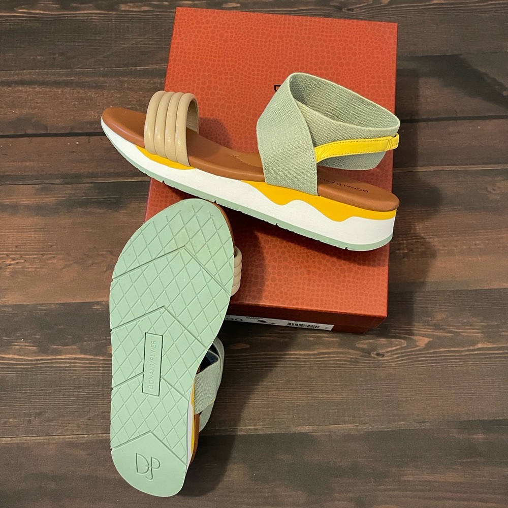 Donald Pliner sporty sandals